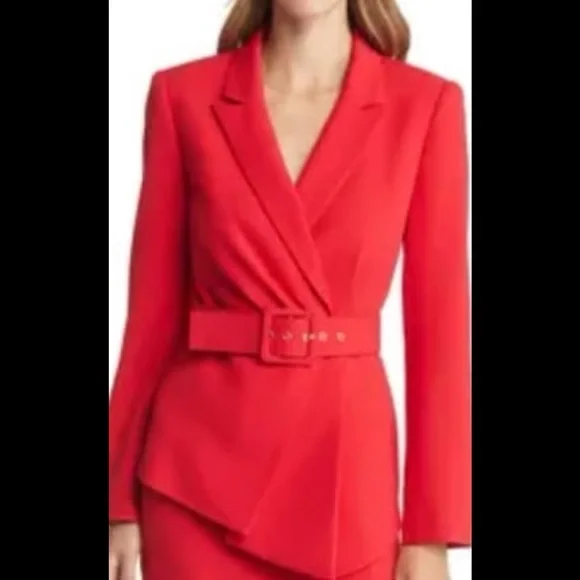 T Thari suit - Picture 3 of 3